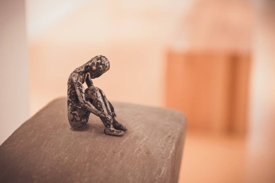 Detalle de la figura sobre el bloque